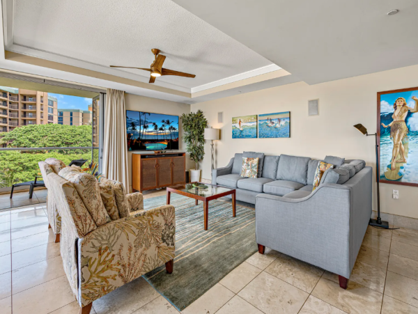 Gorgeous 6-Bedroom Retreat in Maui with Amazing Views